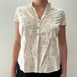 Cream floral blouse with collar, short sleeves and button up